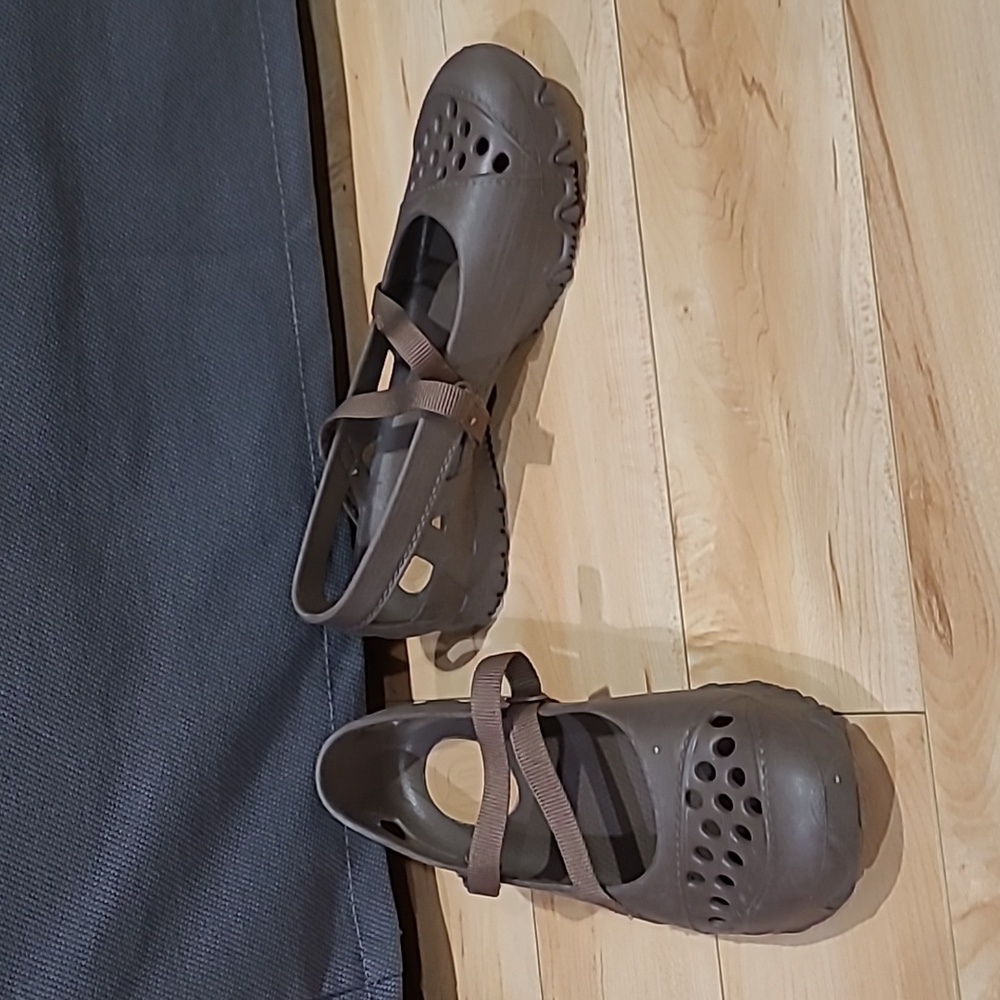 Skechers woman's size 7 brown shoes